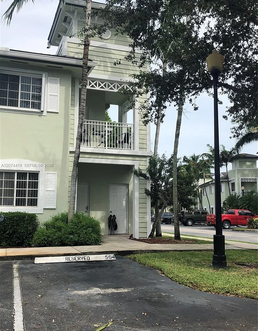 3 bed, 2.0 bath, $1,900 — Photo 1
