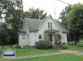 110 W 5th St, Long Point, IL 61333