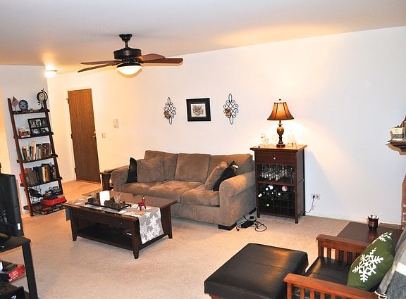 3rd image of 370 Southbury Ct APT B2