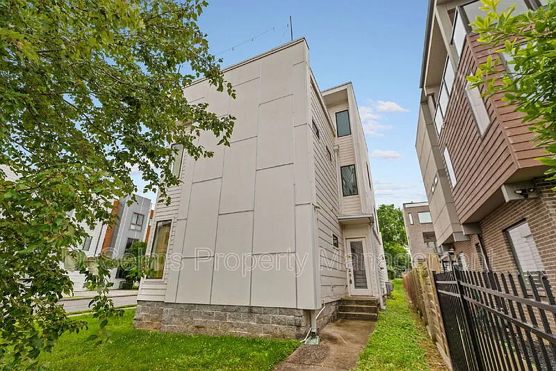 2 bed, 2.5 bath, 2539 sqft, $3,995 — Photo 4