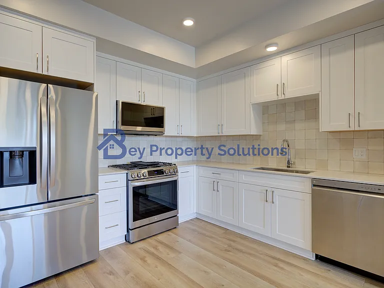2475 Victoria Ave #304 — Photo 5