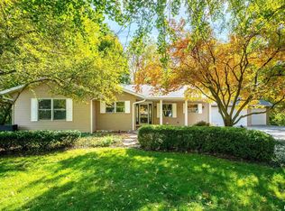 1203 Highland Ct, Bettendorf, IA 52722