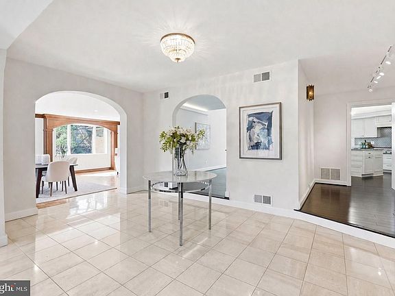 5th image of 7709 Arrowood Ct