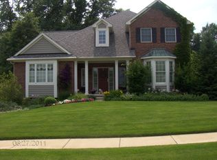 3650 Olde Hawthorne Dr, Brighton, MI