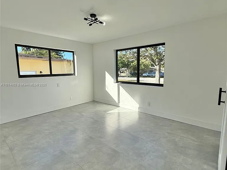 12615 N Miami Ave — Photo 29