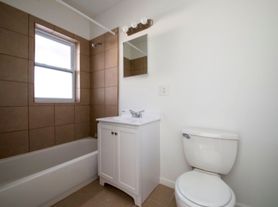 701 N Lotus, 2 beds  1.0 baths (800 sqft)