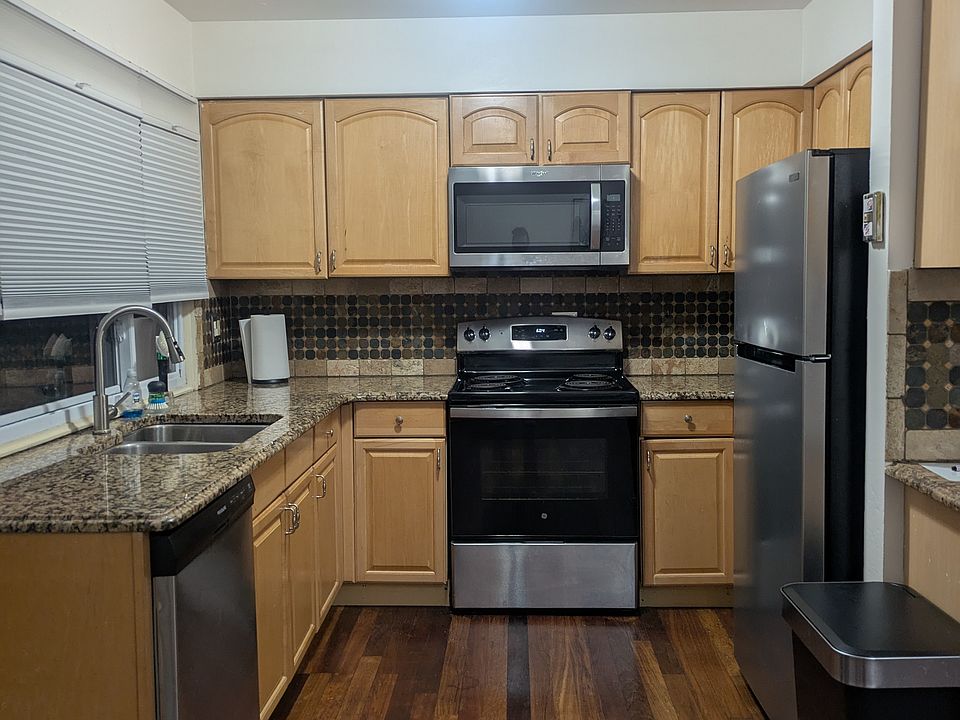 New stainless steel appliances (fridge, electric stove, dishwasher, microhood). Granite countertops, slate backsplash