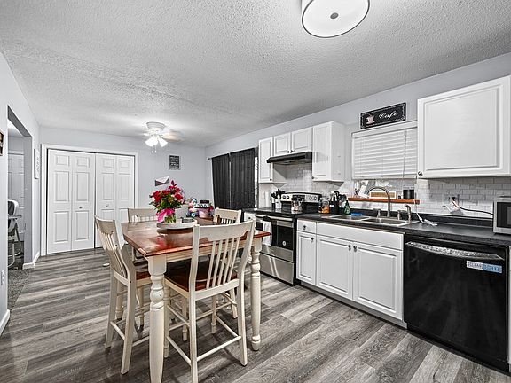 4th image of 2635 N Elsie Ave