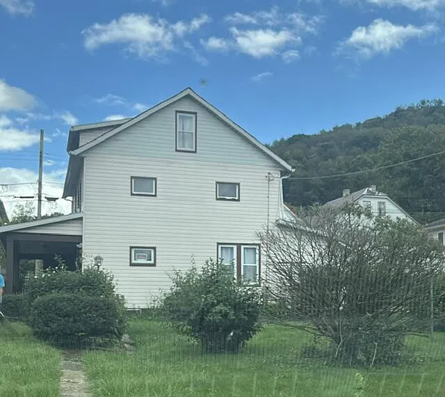 3 bed, 1.0 bath, $850 — Photo 1