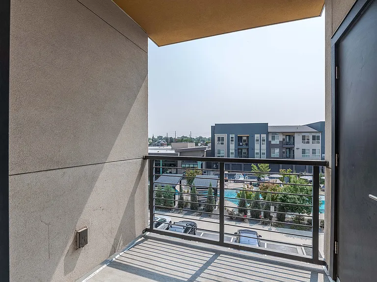 Encore Evans Station Apartments — Photo 38