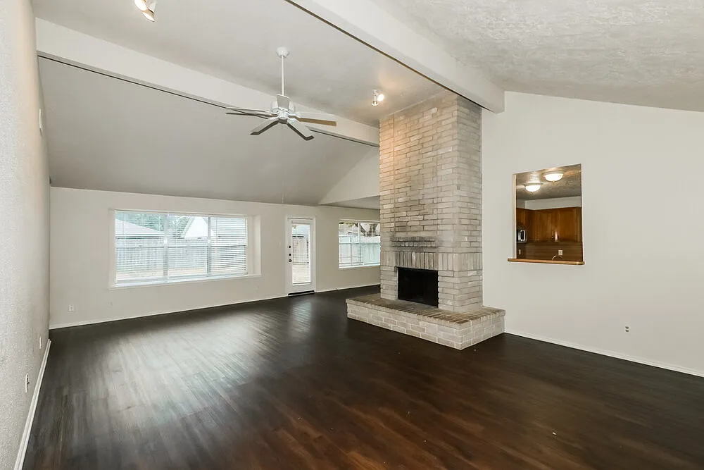 4 bed, 2.0 bath, 2050 sqft, $2,145 — Photo 4