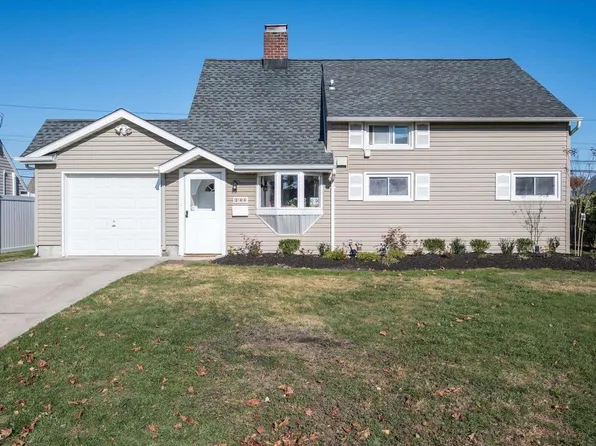 344 Twin Lane S, Wantagh, NY 11793