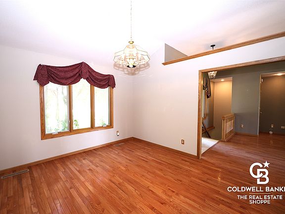 5th image of 2201 Grandview Dr E