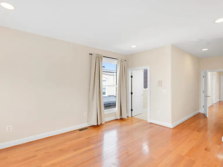 1809 4th St NW #1 — Photo 16