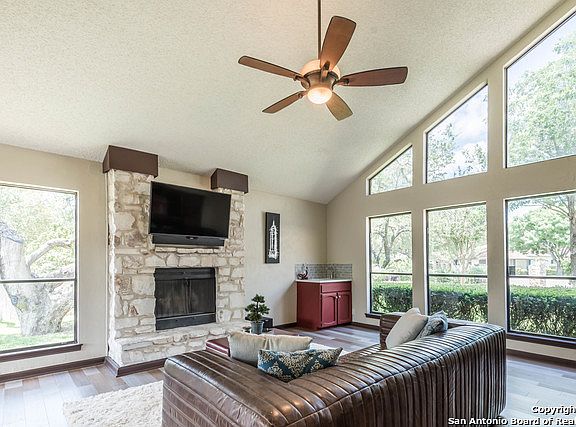 4th image of 19602 Encino Glen St