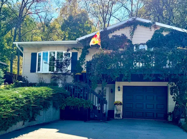 705 Davidson St NW, Elkader, IA 52043