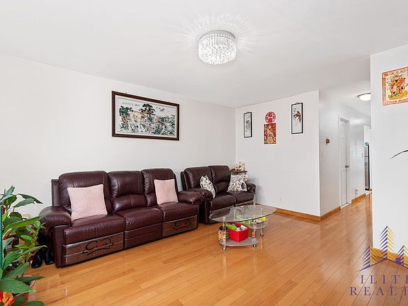 3rd image of 2866 W 20th St
