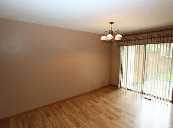 3rd image of 1102 E Bedivere Dr