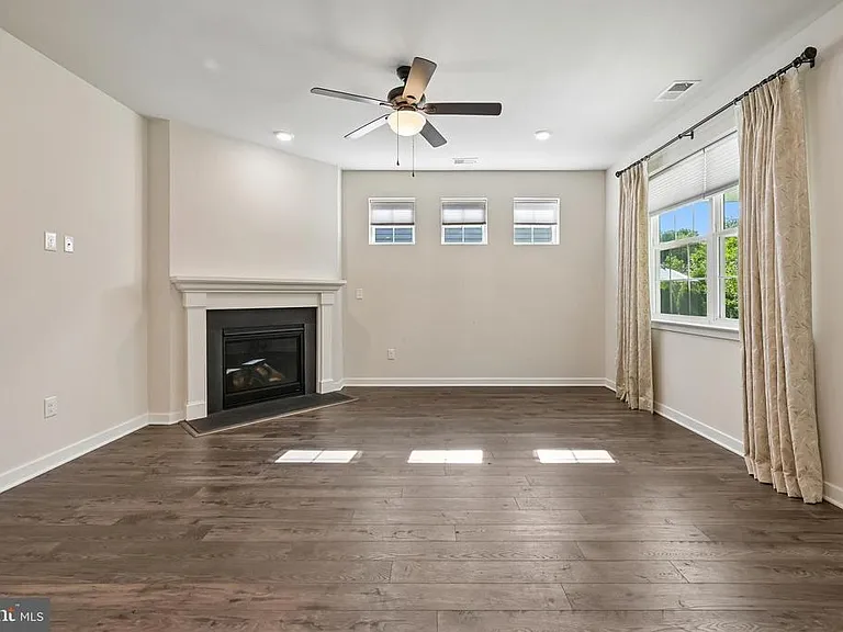 235 Congressional Ct — Photo 5