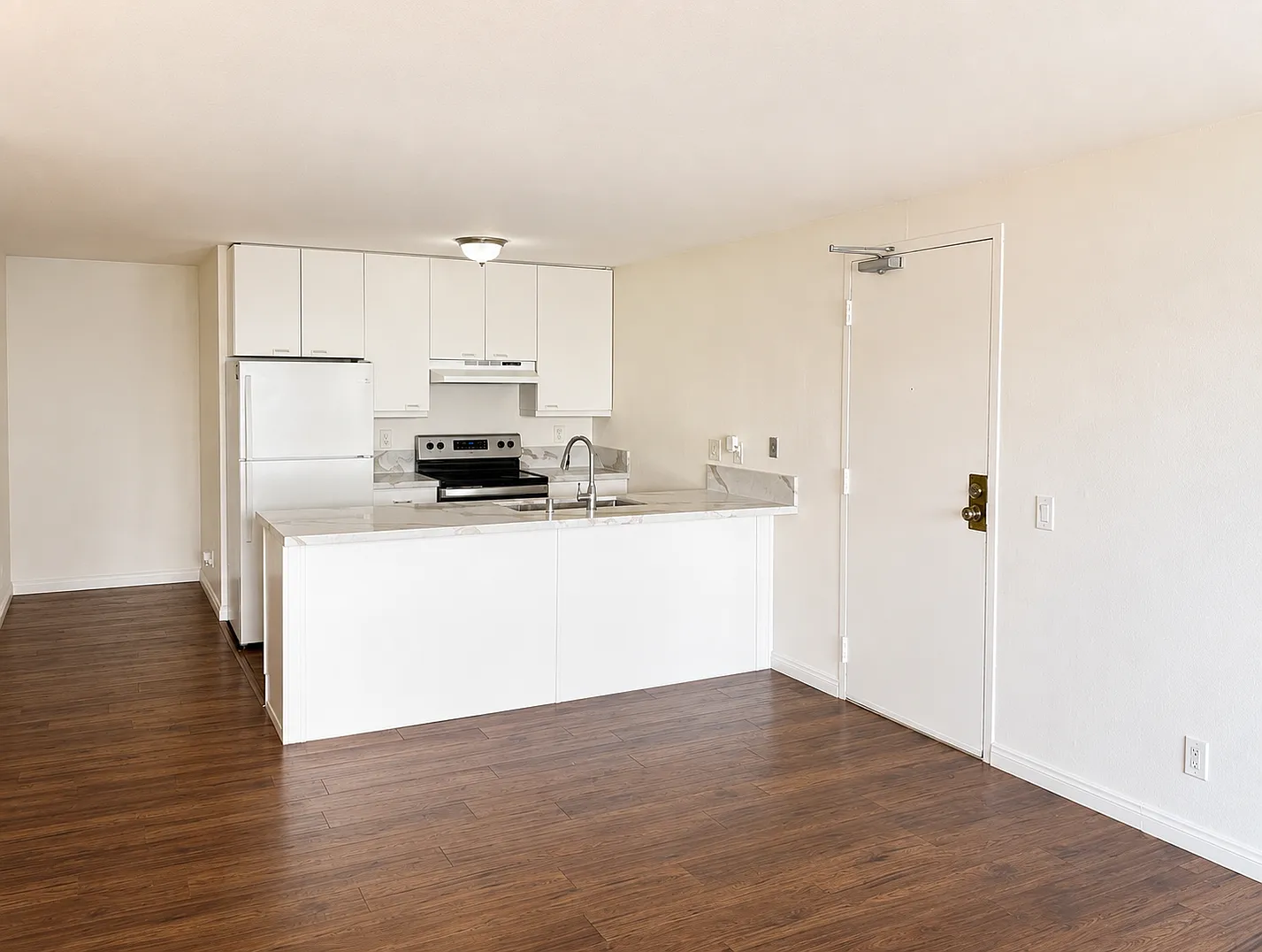 Pines of La Jolla Condo, 2BR/2BA - Wood Floors - 2 Car Parking — Photo 3