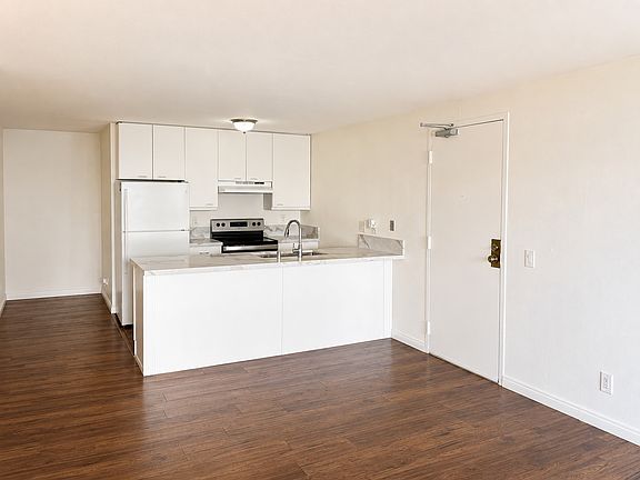 3rd image of 8332 Regents Rd Unit 1H