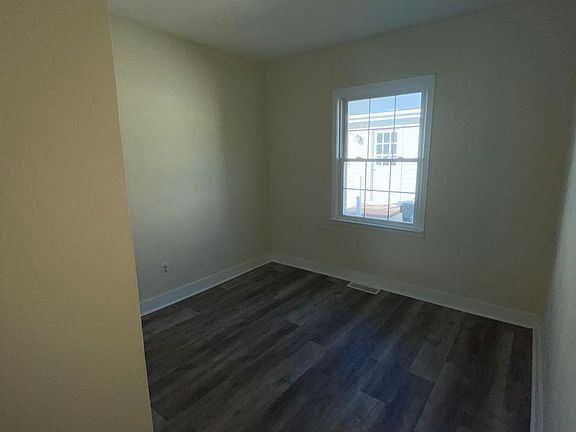 5th image of 901-915 E Edgerton St #909