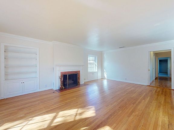 2nd image of 2655 Lambert Dr