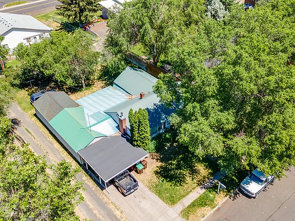 3rd image of 705 NE Lookout Ave