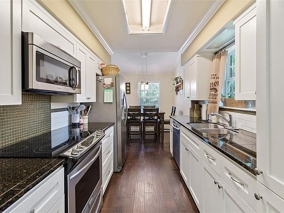 5th image of 3 Grandview Cir