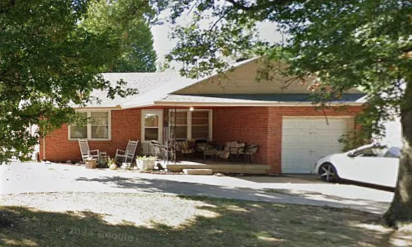 3 bed, 1.5 bath, 1350 sqft, $1,300 — Photo 1