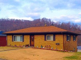 636 Tulip Ln, Martins Ferry, OH 43935