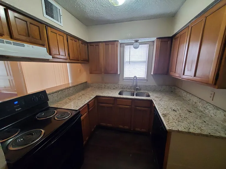 2140 Norcross Dr — Photo 11