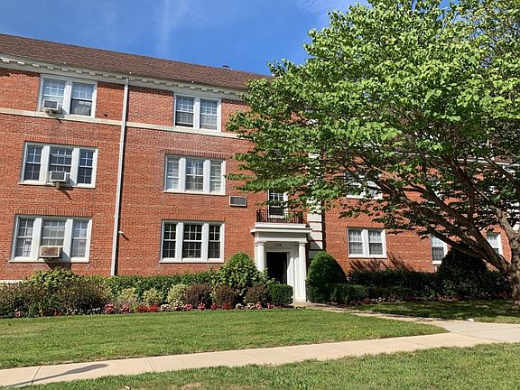 3rd image of 129 2nd St APT 3L
