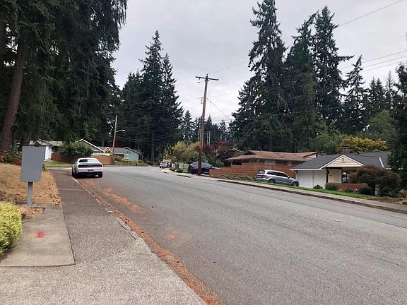 2nd image of 13727 NE 74th St