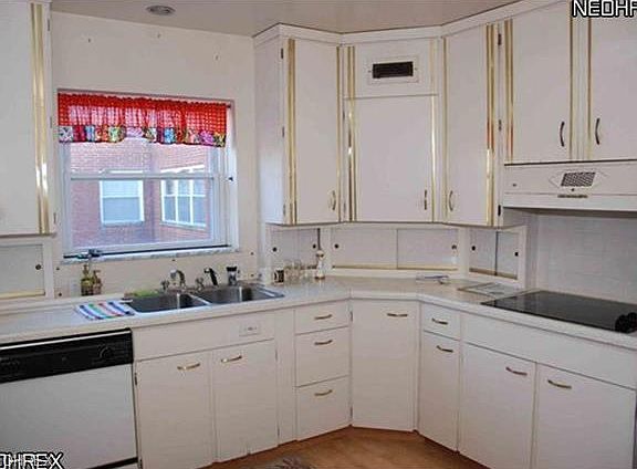 2nd image of 18975 Van Aken Blvd APT 508A