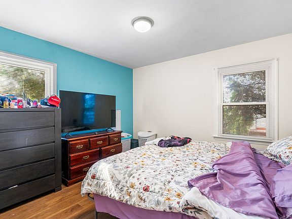 5th image of 150 Helen St