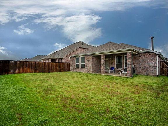 5th image of 1820 Meadow Trail Ln