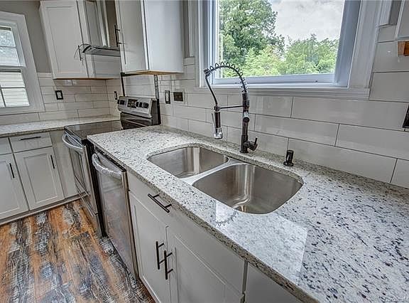5th image of 105 W Maryland Ave