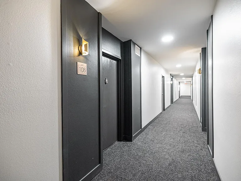 San Pasqual Apartments — Photo 34