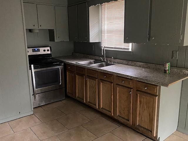 2nd image of 3427 Stovall St