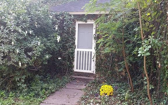 White lilacs at Entrance