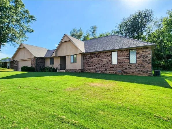 4004 Fairway Dr, Springdale, AR 72764