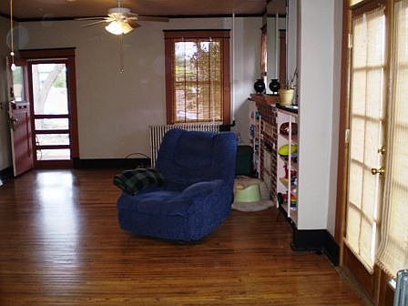 3rd image of 901 W 12th St