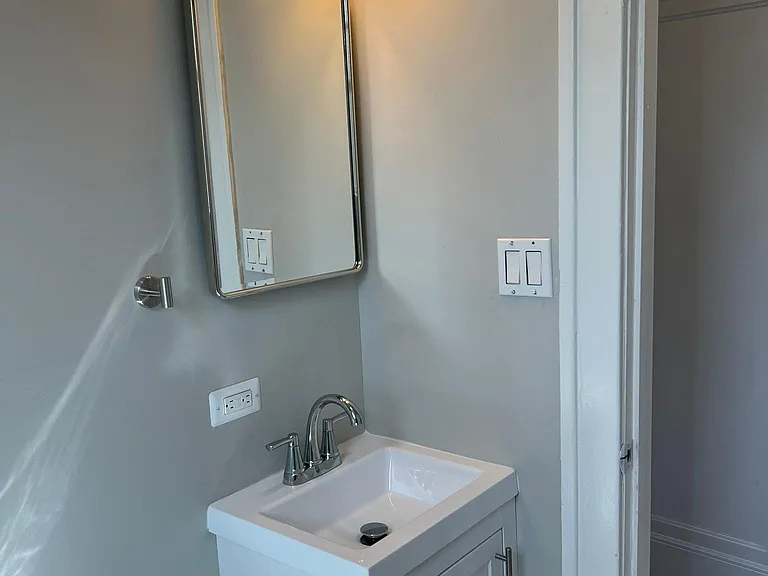 579 N Center St — Photo 10