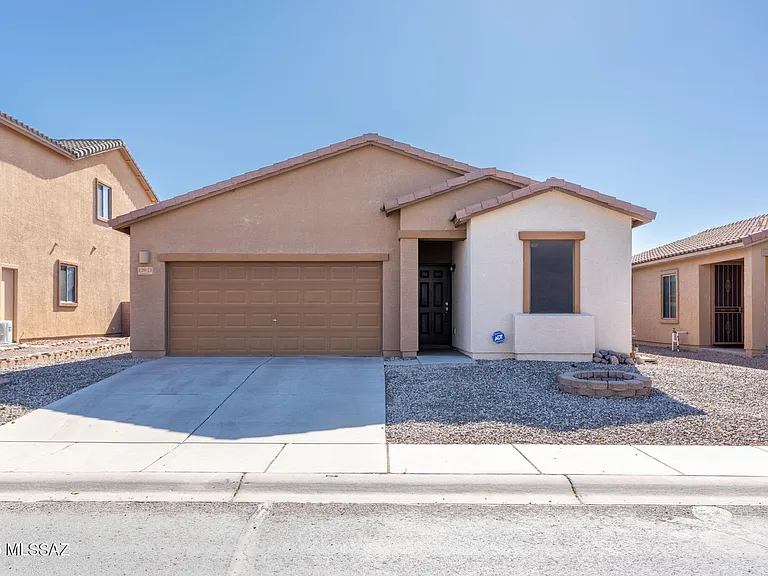 12073 W Hailey Ln — Photo 1