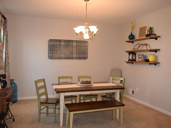 5th image of 23227 Foxglove St