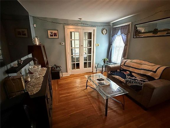 5th image of 136 Hemond Ave