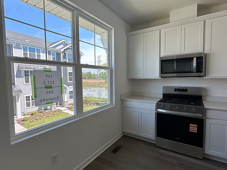 545 Yosemite Way — Photo 7
