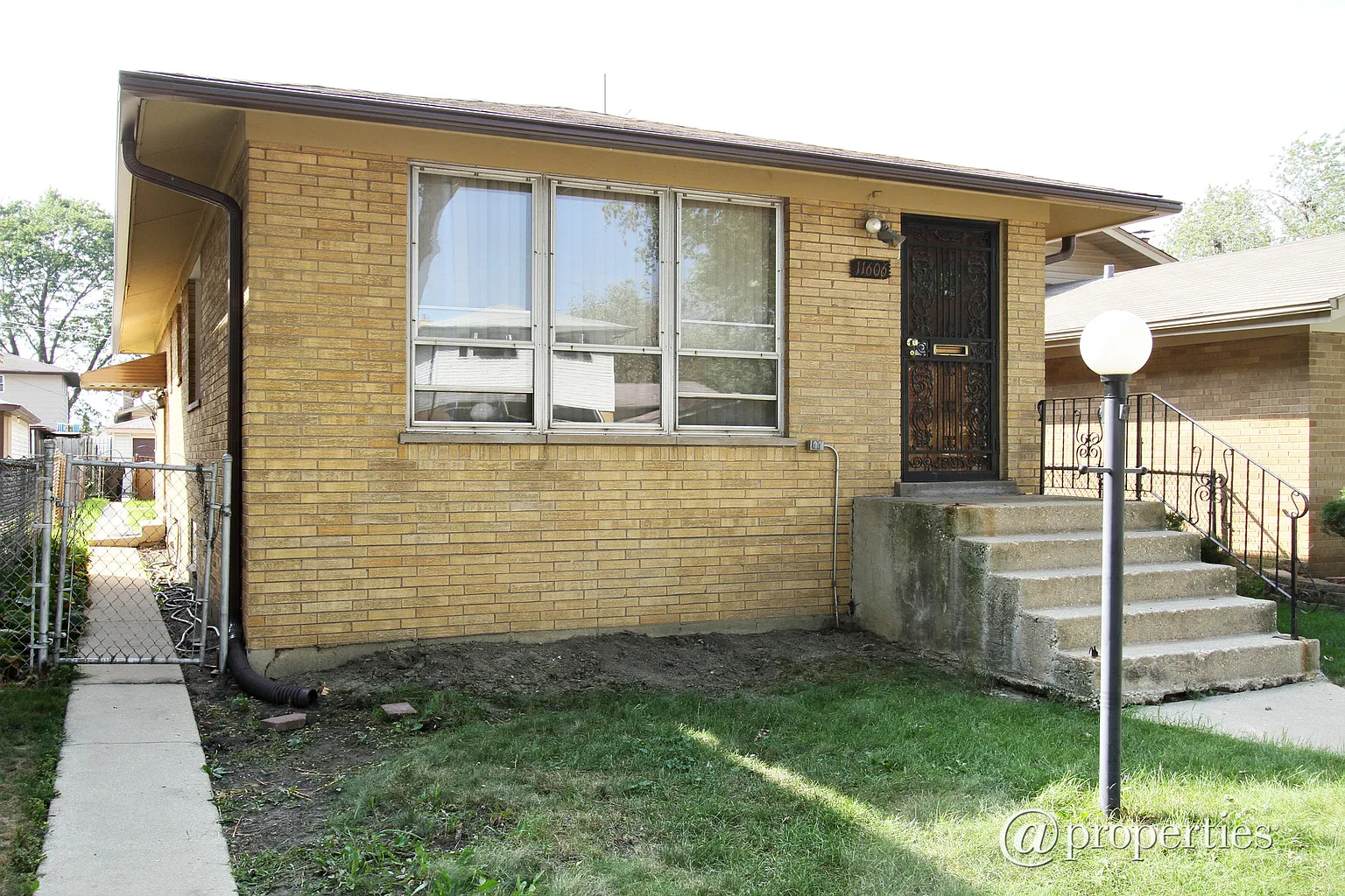 11606 S Laflin St photo 1