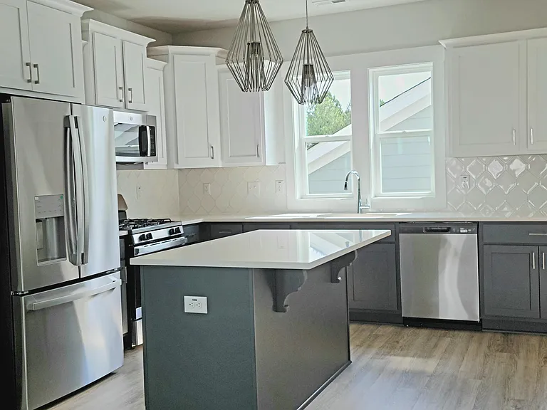 48 Somerleigh Way — Photo 2